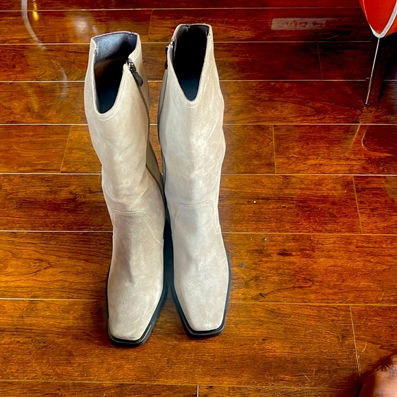 NWT Vince Camuto Babellie Western Boot 9M - Picture 1 of 5